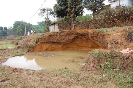 “Hố tử thần” xuất hiện ở Hòa Bình, dân hoang mang bỏ trốn khỏi nhà 